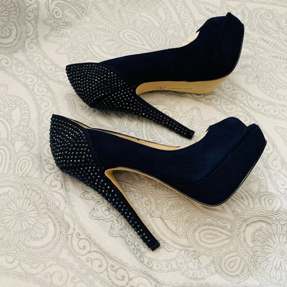 BNWT Midnight blue embellished heels